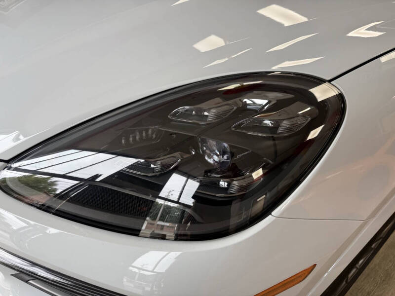 2023 Porsche Cayenne Platinum Edition
