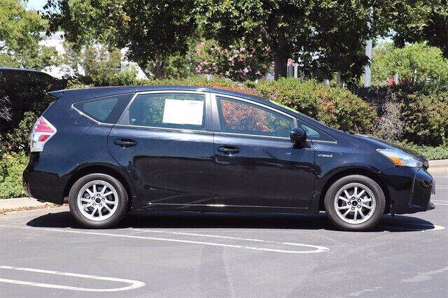 2017 Toyota Prius v Two