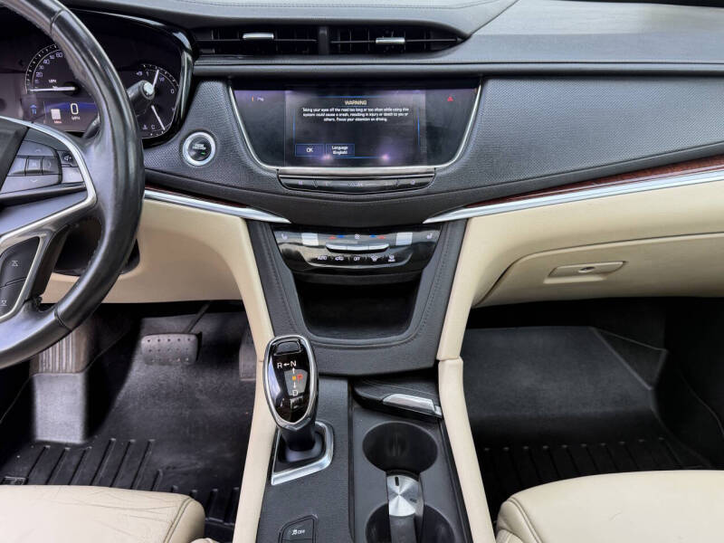 2017 Cadillac XT5 Luxury
