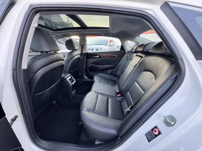 2017 Kia Cadenza Premium