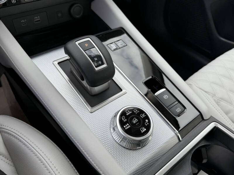 2025 Mitsubishi Outlander PHEV SEL