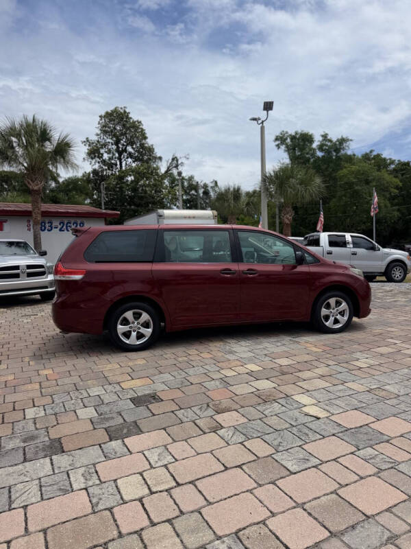 2012 Toyota Sienna Base 7-Passenger