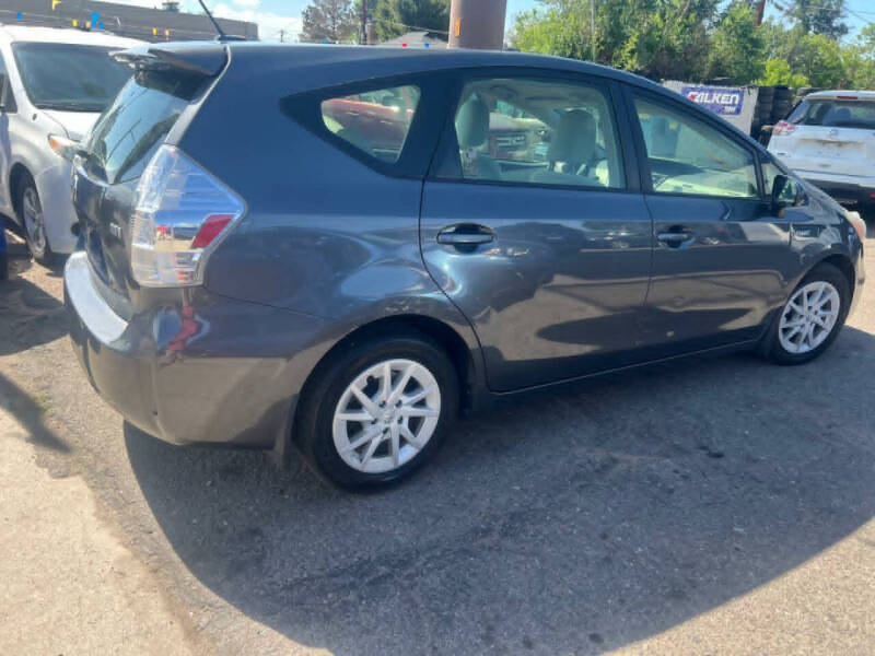 2013 Toyota Prius v Three