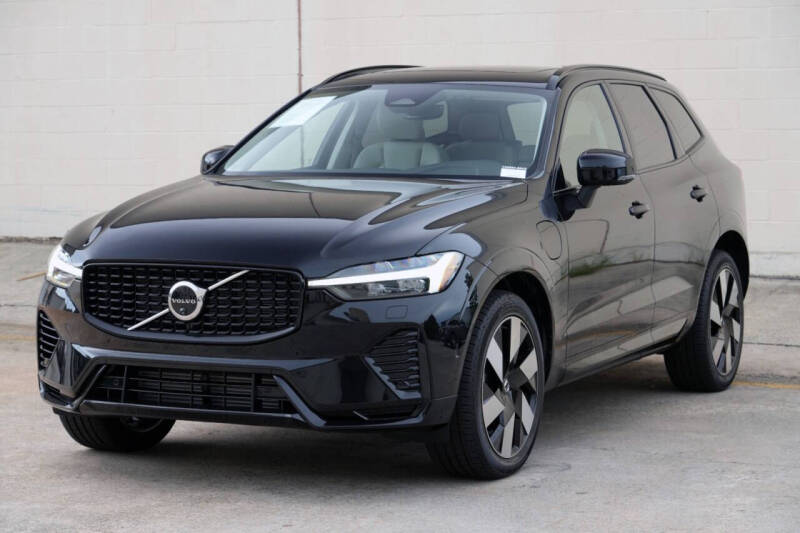 2025 Volvo XC60 T8 Plus Dark Theme