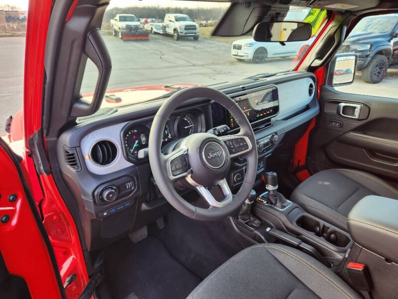 2025 Jeep Wrangler Sahara 4xe