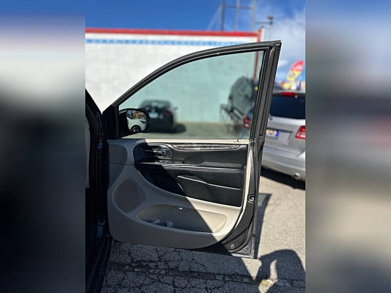 2016 Dodge Grand Caravan American Value Package