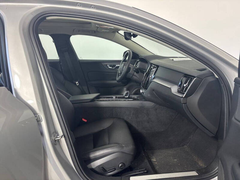 2025 Volvo S60 B5 Core