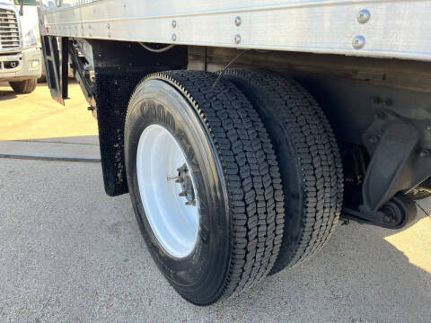 2013 Freightliner M2 106