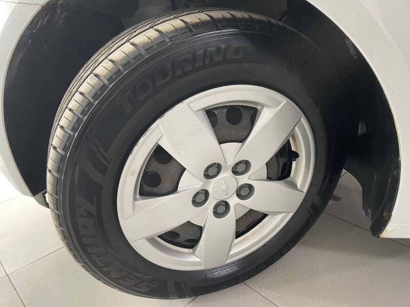 2013 Chevrolet Sonic LS Manual