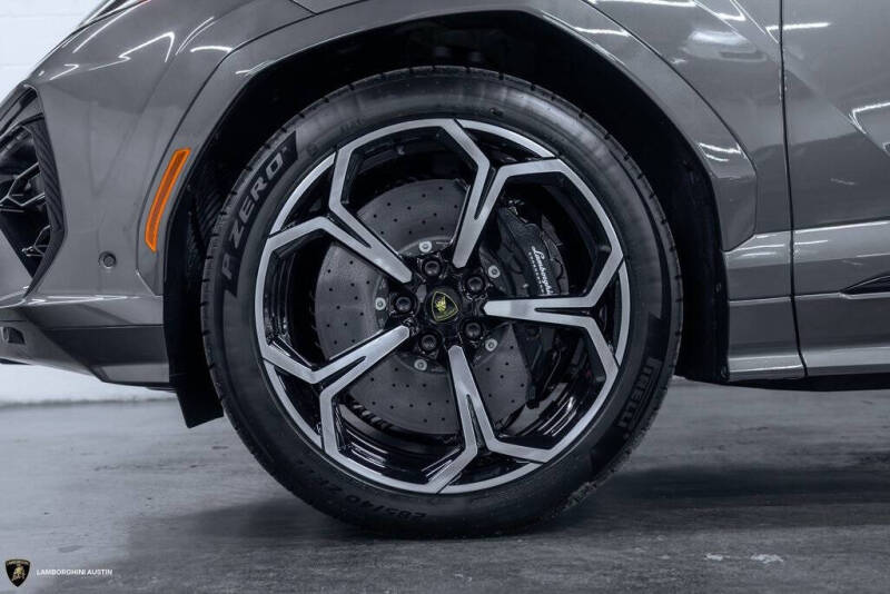 2025 Lamborghini Urus SE