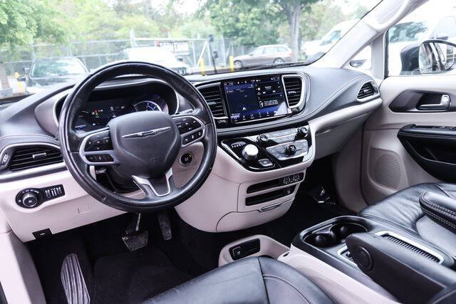 2022 Chrysler Pacifica Hybrid Touring L