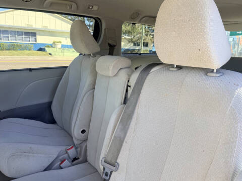 2014 Toyota Sienna LE 8-Passenger