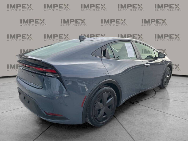 2025 Toyota Prius LE