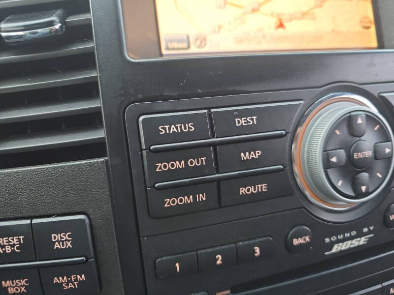 2011 Nissan Pathfinder LE