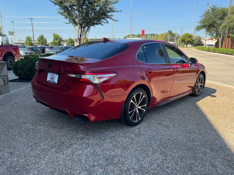 2020 Toyota Camry SE