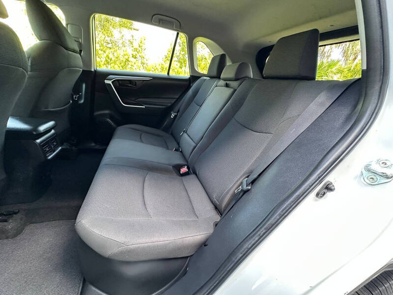 2020 Toyota RAV4 Hybrid LE