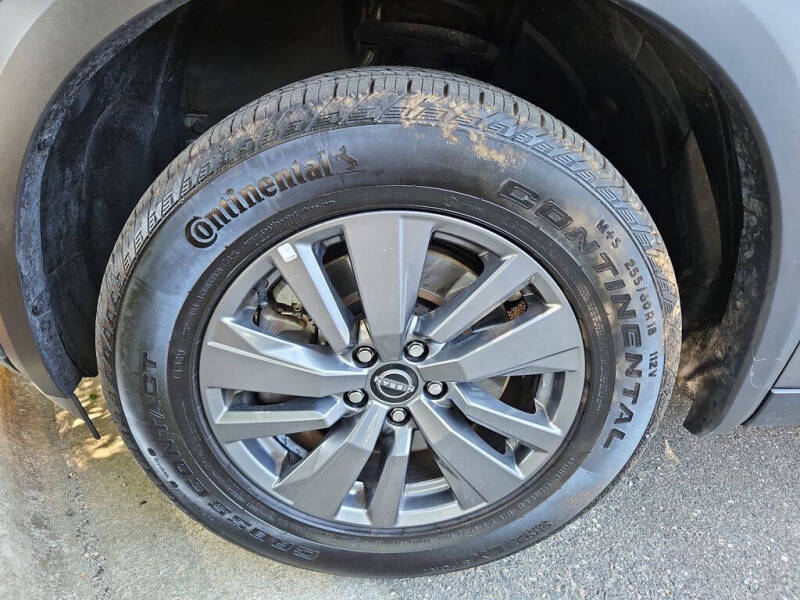 2025 Nissan Pathfinder SV