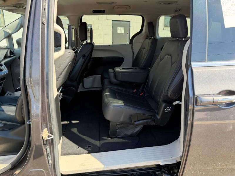 2017 Chrysler Pacifica Touring-L Plus