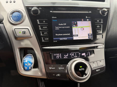 2017 Toyota Prius v Five