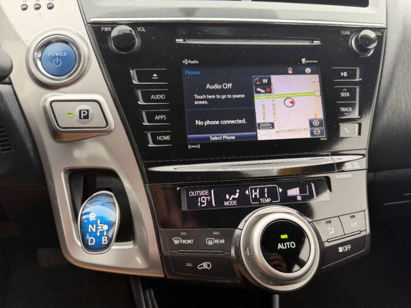 2017 Toyota Prius v Five