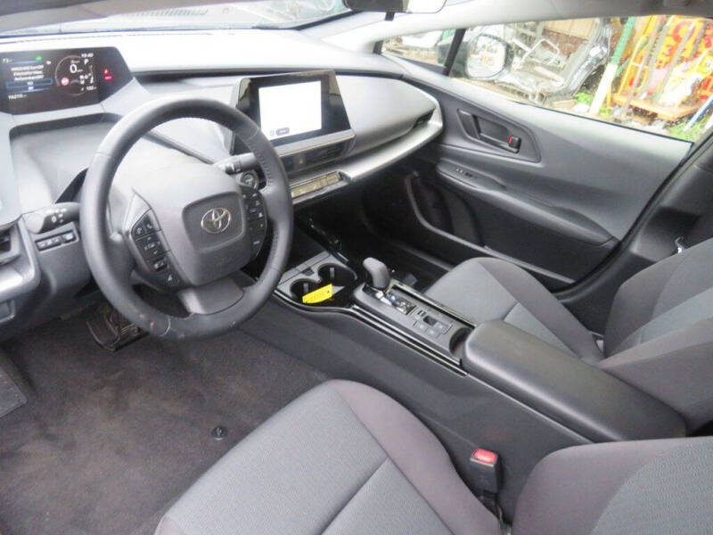 2025 Toyota Prius LE