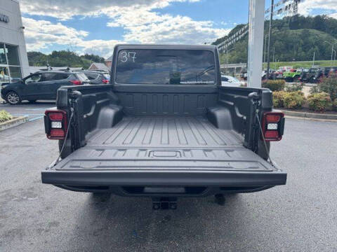 2025 Jeep Gladiator Sport S
