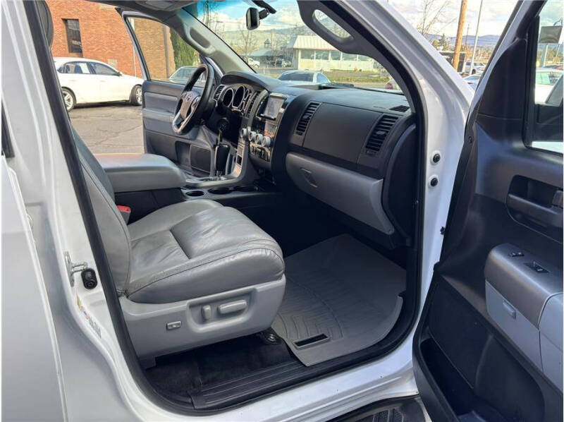 2015 Toyota Sequoia SR5