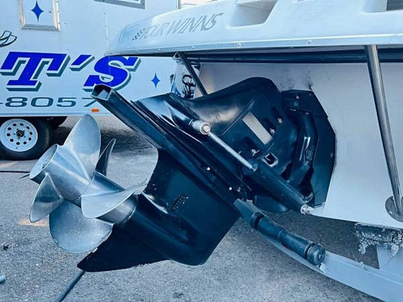 2001 Four Winns FUNSHIP 254