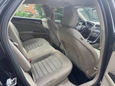 2017 Ford Fusion SE