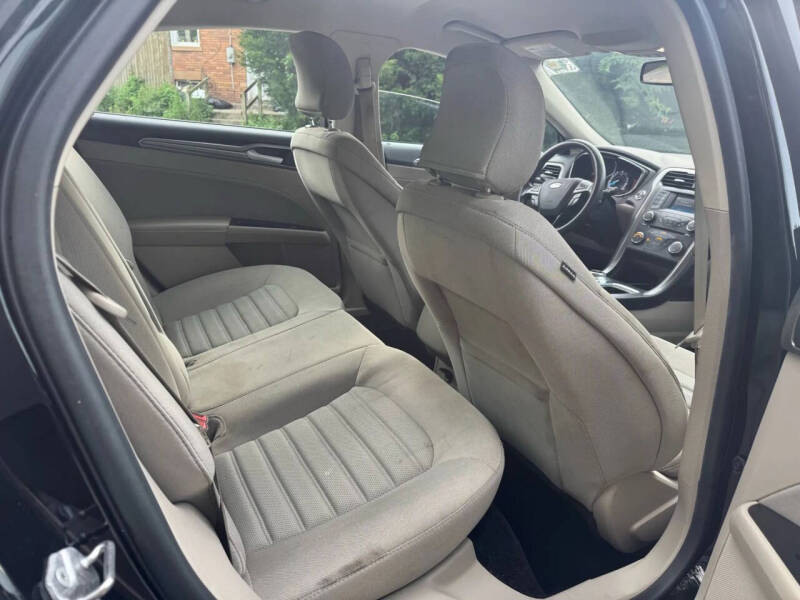 2017 Ford Fusion SE
