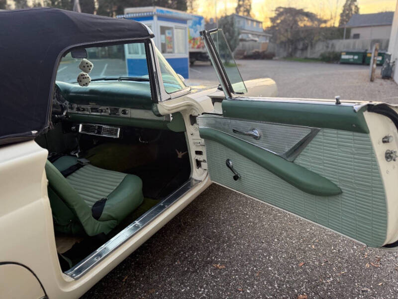 1957 Ford Thunderbird