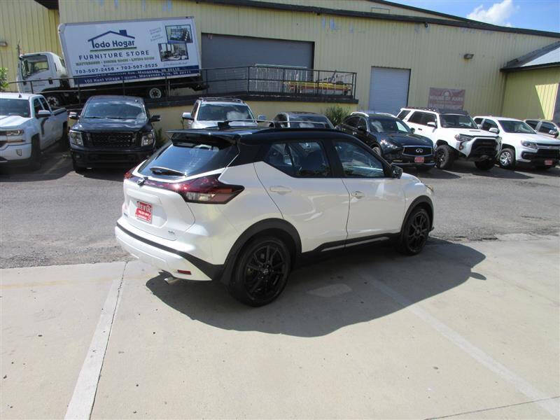 2023 Nissan Kicks SR