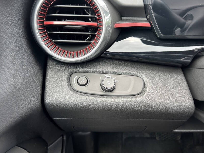 2025 Chevrolet Trax RS