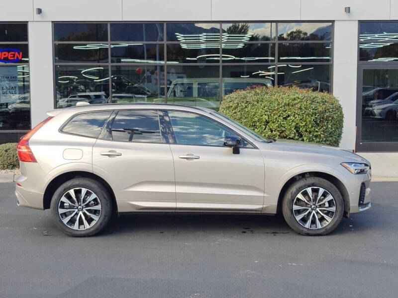 2025 Volvo XC60 B5 Plus Dark Theme