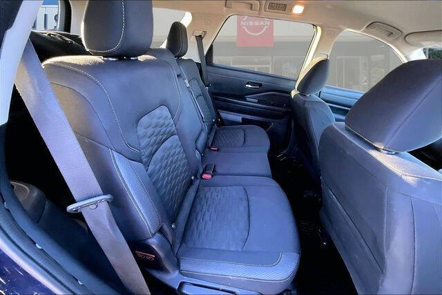 2022 Nissan Pathfinder SV