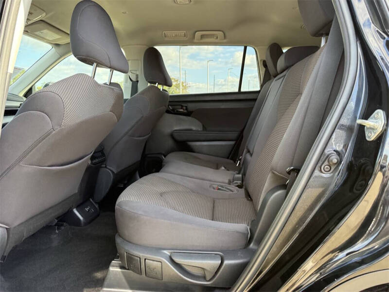 2023 Toyota Highlander LE