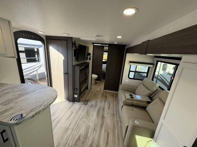 2026 Venture RV Stratus