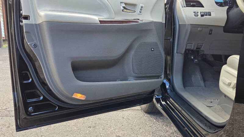 2011 Toyota Sienna Limited 7-Passenger