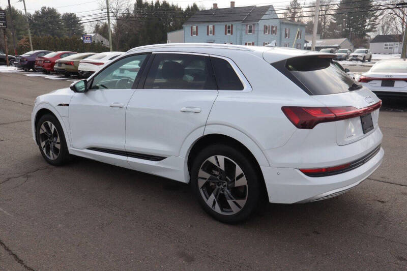 2022 Audi e-tron quattro Premium Plus