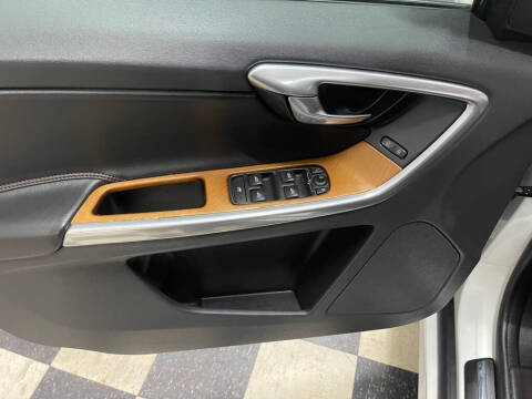 2017 Volvo XC60 T5 Inscription