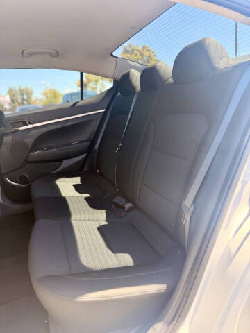 2019 Hyundai Elantra SE