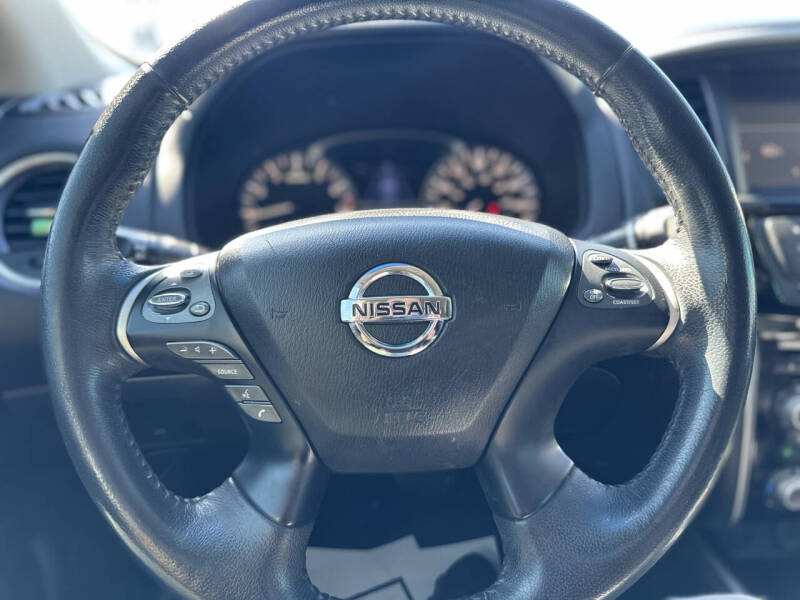 2018 Nissan Pathfinder SV