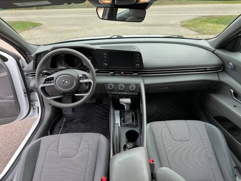 2022 Hyundai Elantra SE