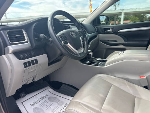 2017 Toyota Highlander SE