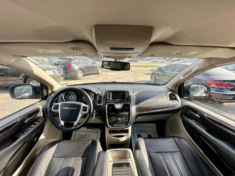 2014 Chrysler Town and Country Touring-L