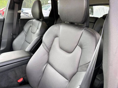 2025 Volvo XC60 B5 Plus Dark Theme