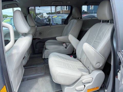 2012 Toyota Sienna
