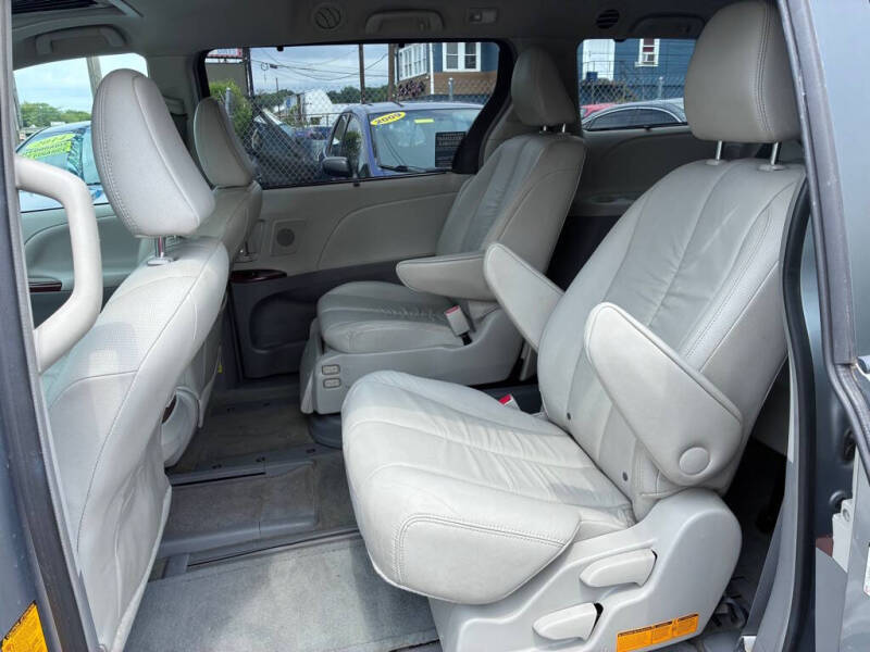 2012 Toyota Sienna
