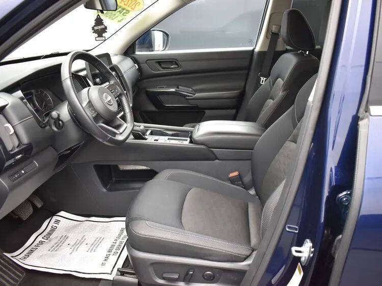 2024 Nissan Pathfinder SV