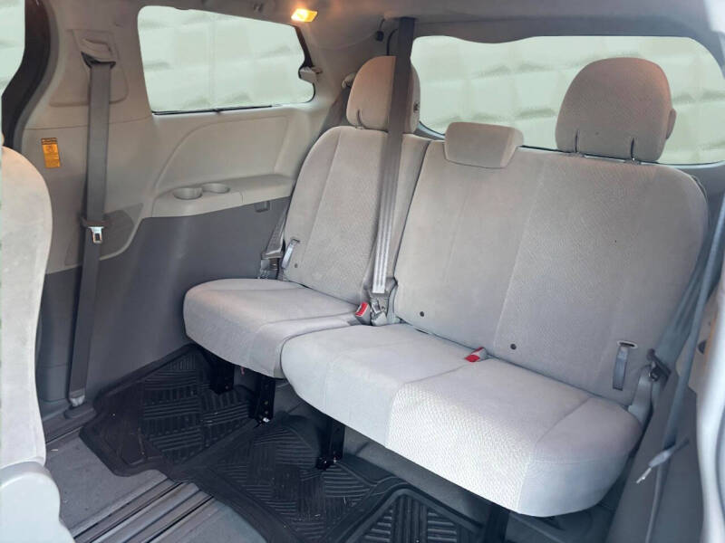2014 Toyota Sienna LE 8-Passenger